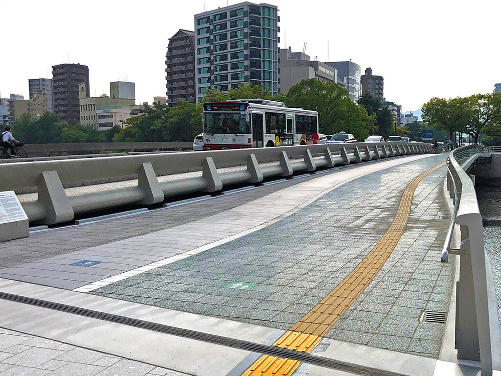 平和大橋歩道橋上部工事