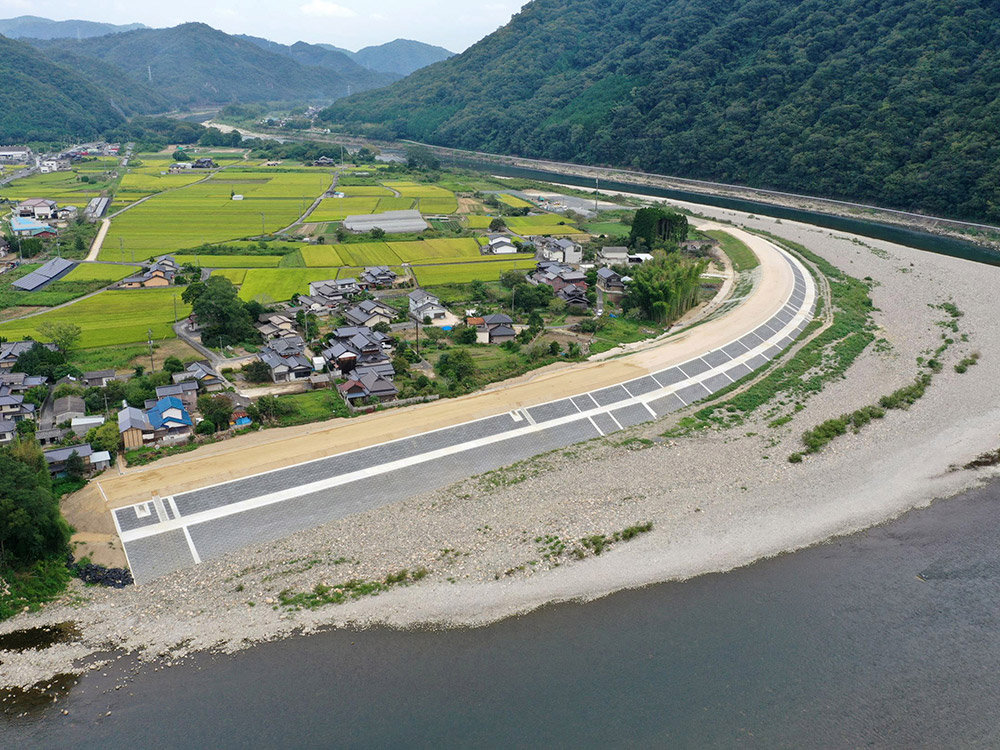 公共河川工事（築堤護岸工その１・２・３）高梁川　日羽地区